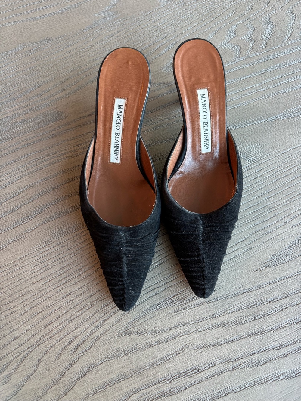 Vintage Manolo Blahnik Kitten Heels
In Black Suede size 36.5eu/6.5 us